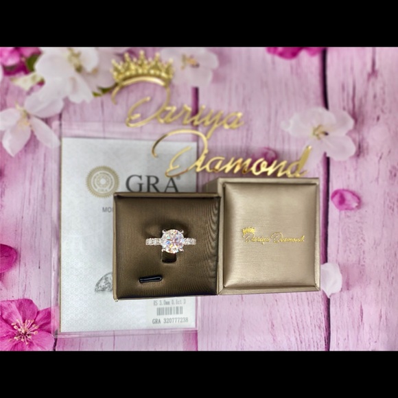 4.5ct moissanite ring with certificate - Picture 12 of 15